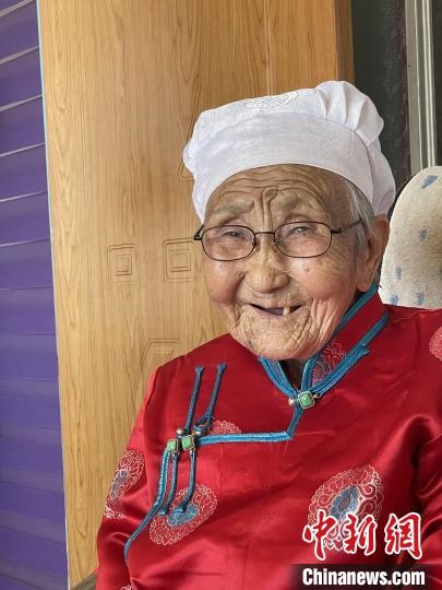 薩仁托婭拍攝的“草原母親”?！∷_仁托婭供圖