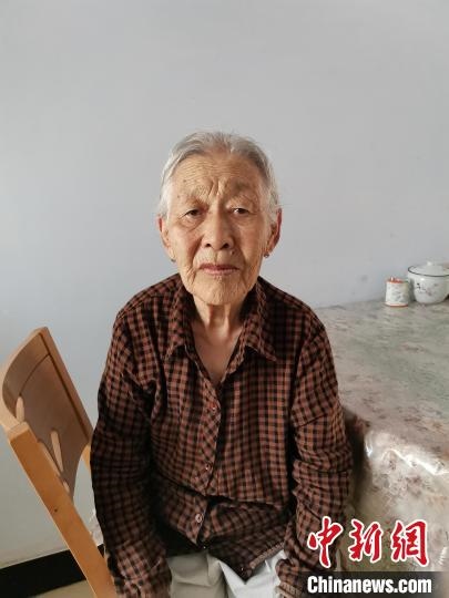 薩仁托婭拍攝的“草原母親”?！∷_仁托婭供圖