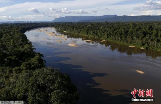 資料圖：亞馬孫雨林內(nèi)的河流。
