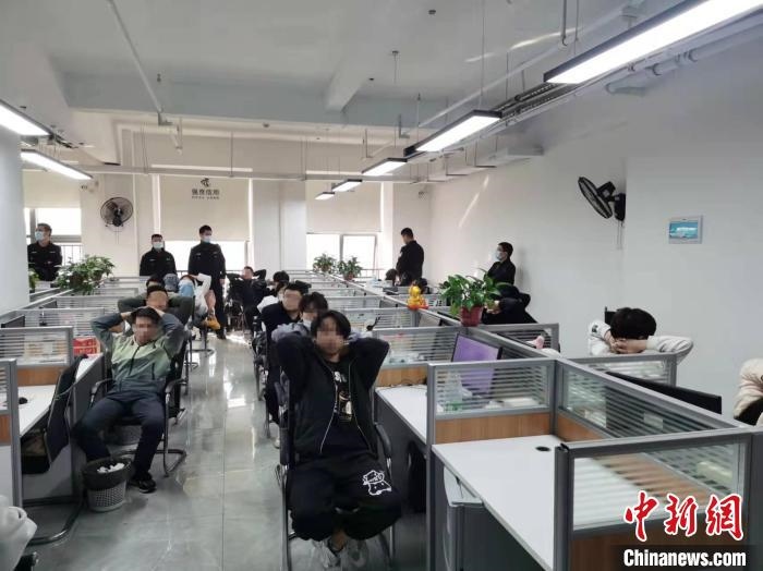 抓捕現(xiàn)場(chǎng)?！￠L(zhǎng)沙市公安局供圖