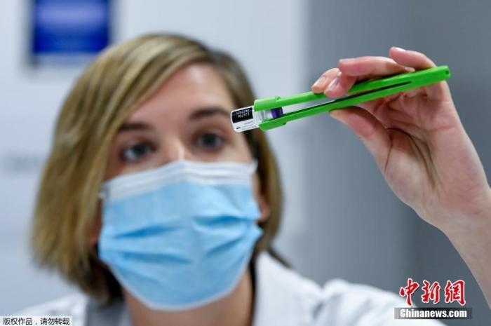 資料圖：比利時(shí)醫(yī)護(hù)人員正在準(zhǔn)備新冠疫苗接種工作。