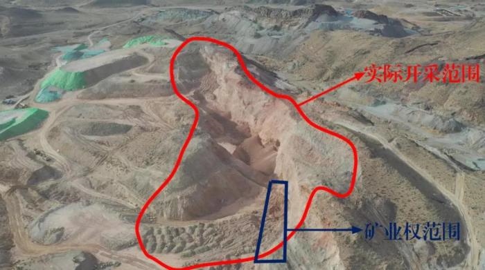 2021年12月11日，督察組使用無人機拍攝，銅鐵溝礦礦業(yè)權(quán)面積僅6.9畝，越界開采達182畝，超出26.4倍；實際開采深度達35米，遠超采礦許可證允許開采深度要求
