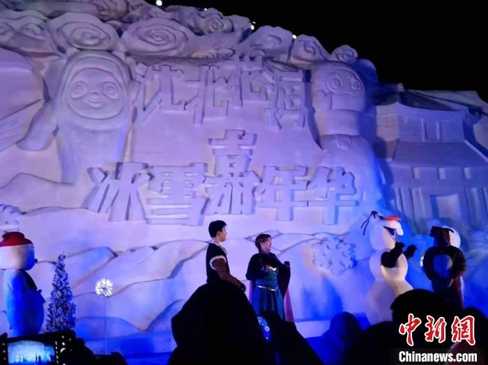 活動(dòng)現(xiàn)場(chǎng)表演的《冰雪奇緣》很受歡迎?！≮w桂華 攝