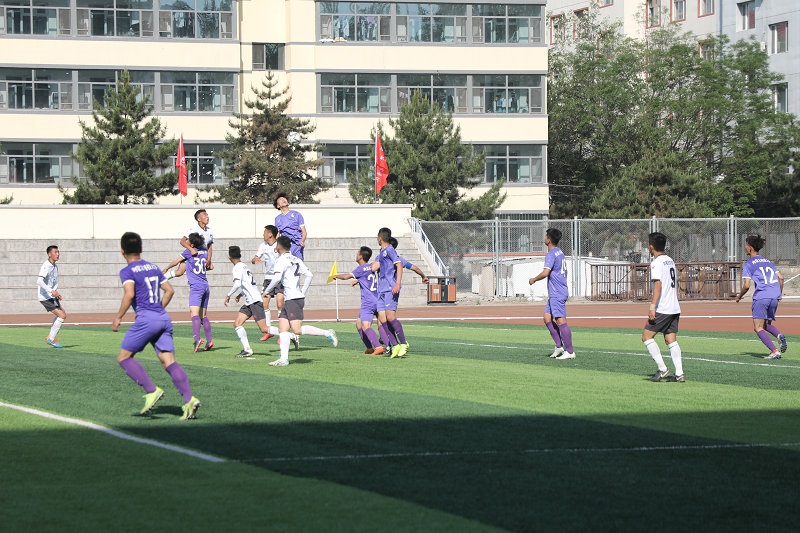 4.大學生足球聯(lián)賽本科組比賽現(xiàn)場 內蒙古科技大學（紫色）對陣內蒙古農(nóng)業(yè)大學.JPG