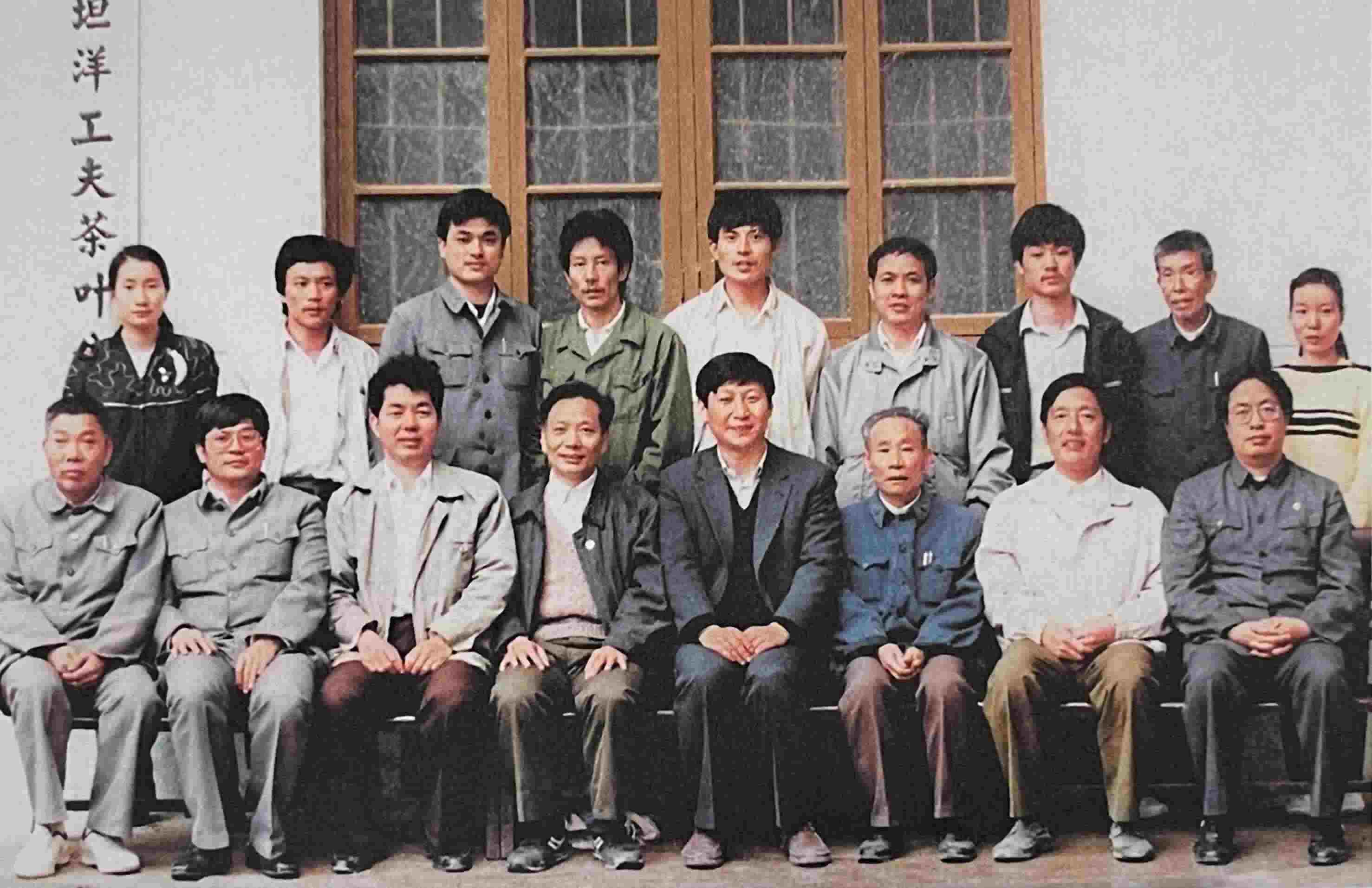 1990年5月，剛調任福州市委書記的習近平到寧德交接工作時，調研福安市社口鄉(xiāng)坦洋工夫茶葉公司。