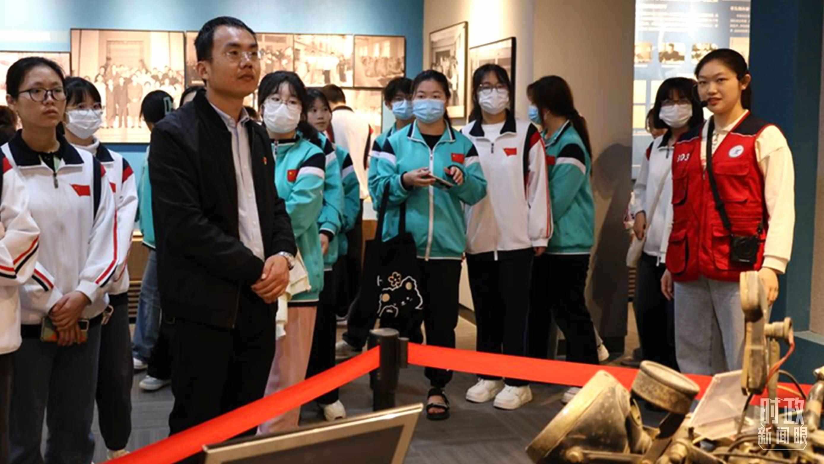 △西安高校師生參觀交大西遷博物館。（資料圖）