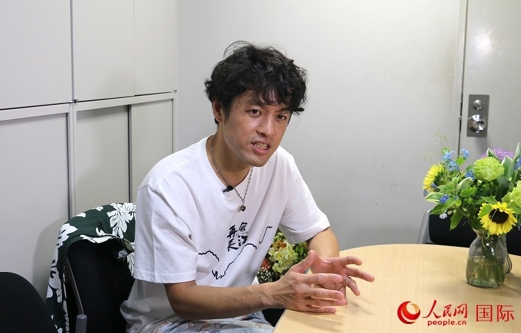 竹內亮接受人民網(wǎng)專訪。人民網(wǎng) 許可攝