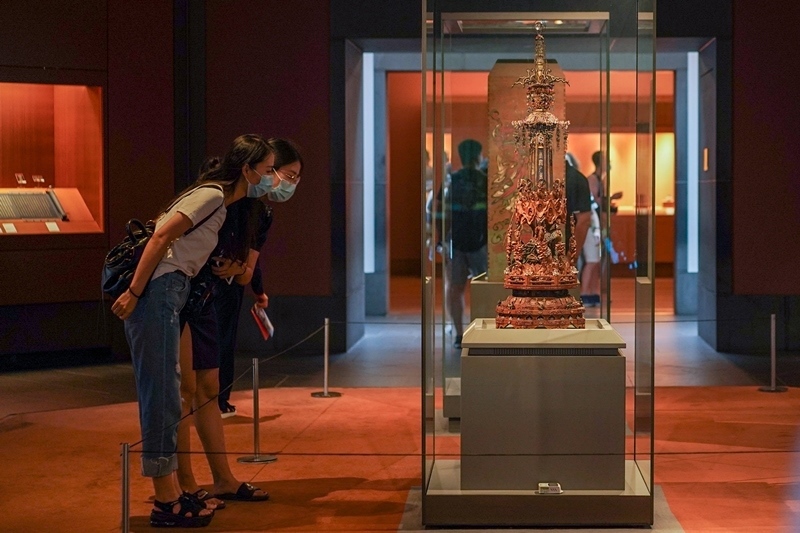 2020年7月24日，觀眾在蘇州博物館內(nèi)參觀。