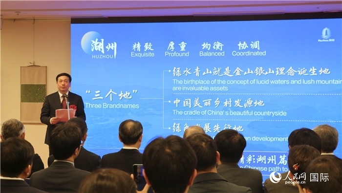 湖州市委書記陳浩介紹湖州市總體情況。（人民網(wǎng) 許可攝）