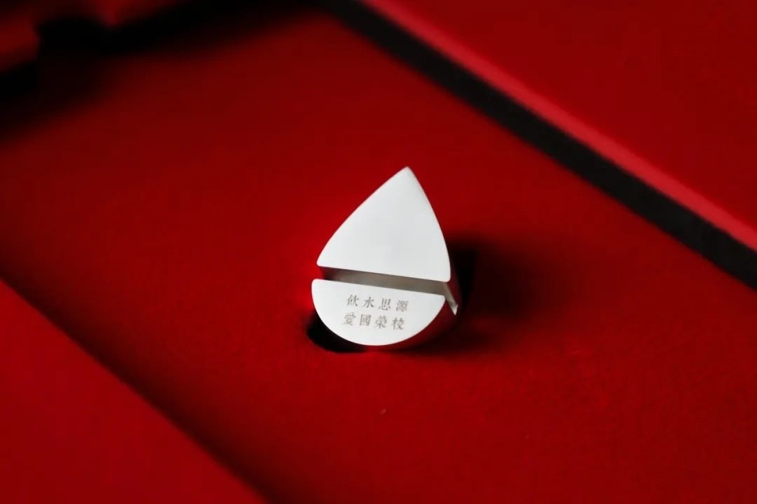 上海交通大學發(fā)布2023年錄取通知書禮盒。校方供圖