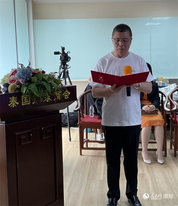 泰國(guó)浙江商會(huì)會(huì)長(zhǎng)祁曉云受泰國(guó)華僑華人和駐泰各級(jí)商會(huì)機(jī)構(gòu)委托發(fā)出倡議，華僑華人群體將積極助力亞運(yùn)會(huì)舉行。人民網(wǎng)記者 劉慧攝