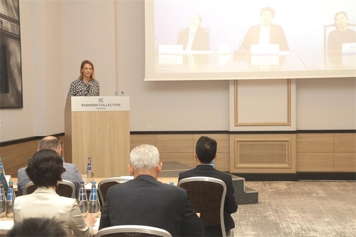 波蘭國家商會(huì)副主席卡羅麗娜致辭。