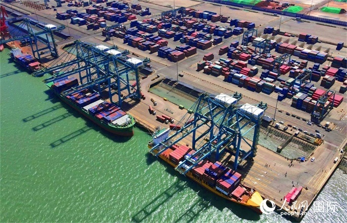 黃驊港綜合港區(qū)航拍圖。人民網(wǎng) 周博攝