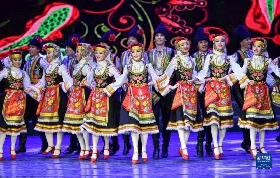 7月21日，哈薩克斯坦薩爾塔納國家舞蹈團(tuán)的演員在演出。