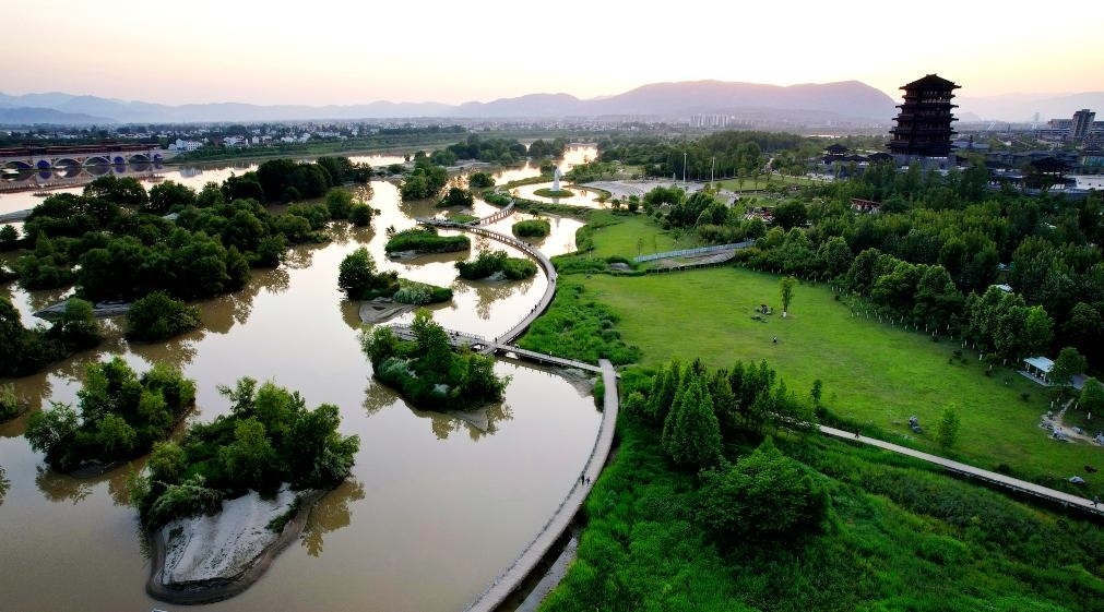 2022年5月16日拍攝的天漢濕地公園景色。新華社記者 邵瑞 攝