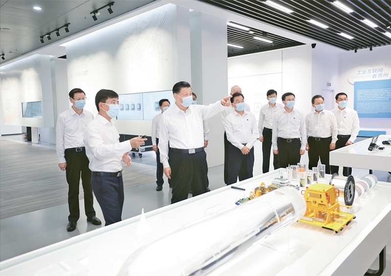 2023年7月5日至7日，中共中央總書記、國家主席、中央軍委主席習(xí)近平在江蘇考察。這是5日下午，習(xí)近平在蘇州工業(yè)園區(qū)考察。 新華社記者 鞠鵬/攝