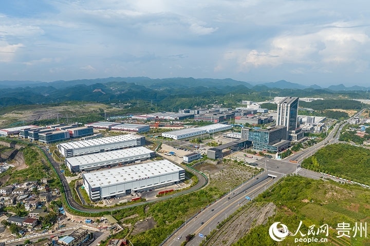 航拍貴陽綜保區(qū)。人民網(wǎng)記者 涂敏攝
