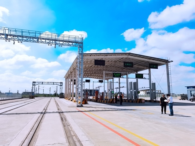 中歐班列（沈陽）集結(jié)中心貨運(yùn)通道。人民網(wǎng)記者 栗翹楚攝