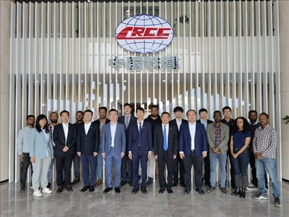 中國(guó)土木福州設(shè)計(jì)院埃塞分院團(tuán)隊(duì)合影。受訪對(duì)象供圖