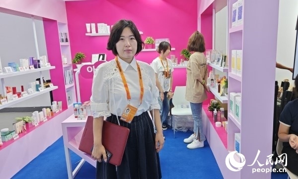 9月3日，韓國(guó)駐華大使館經(jīng)濟(jì)部參贊金至凰接受人民網(wǎng)記者采訪。人民網(wǎng)記者 趙雯博攝