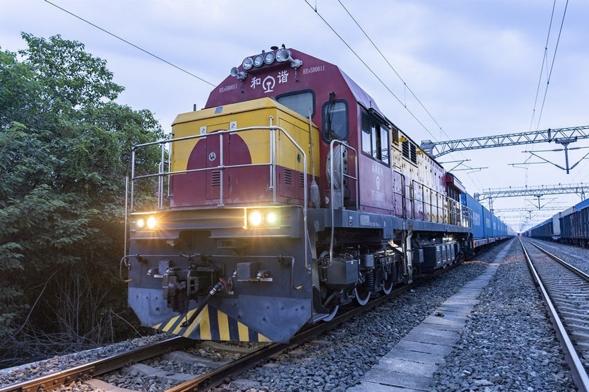 首趟中歐班列（成都）冷鏈專列到達成都國際鐵路港。青白江區(qū)委宣傳部供圖