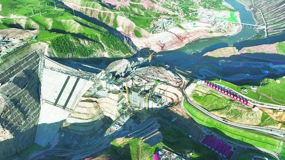 瑪爾擋水電站項(xiàng)目建設(shè)現(xiàn)場。國家能源集團(tuán)青海瑪爾擋水電站供圖