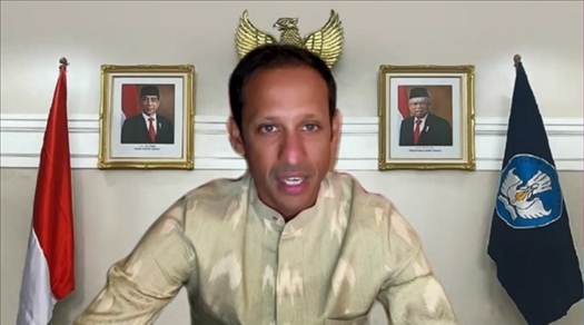 印尼教育、文化、研究和技術(shù)部部長(zhǎng)納迪姆·馬卡里姆發(fā)表視頻致辭（清華大學(xué)東南亞中心供圖）