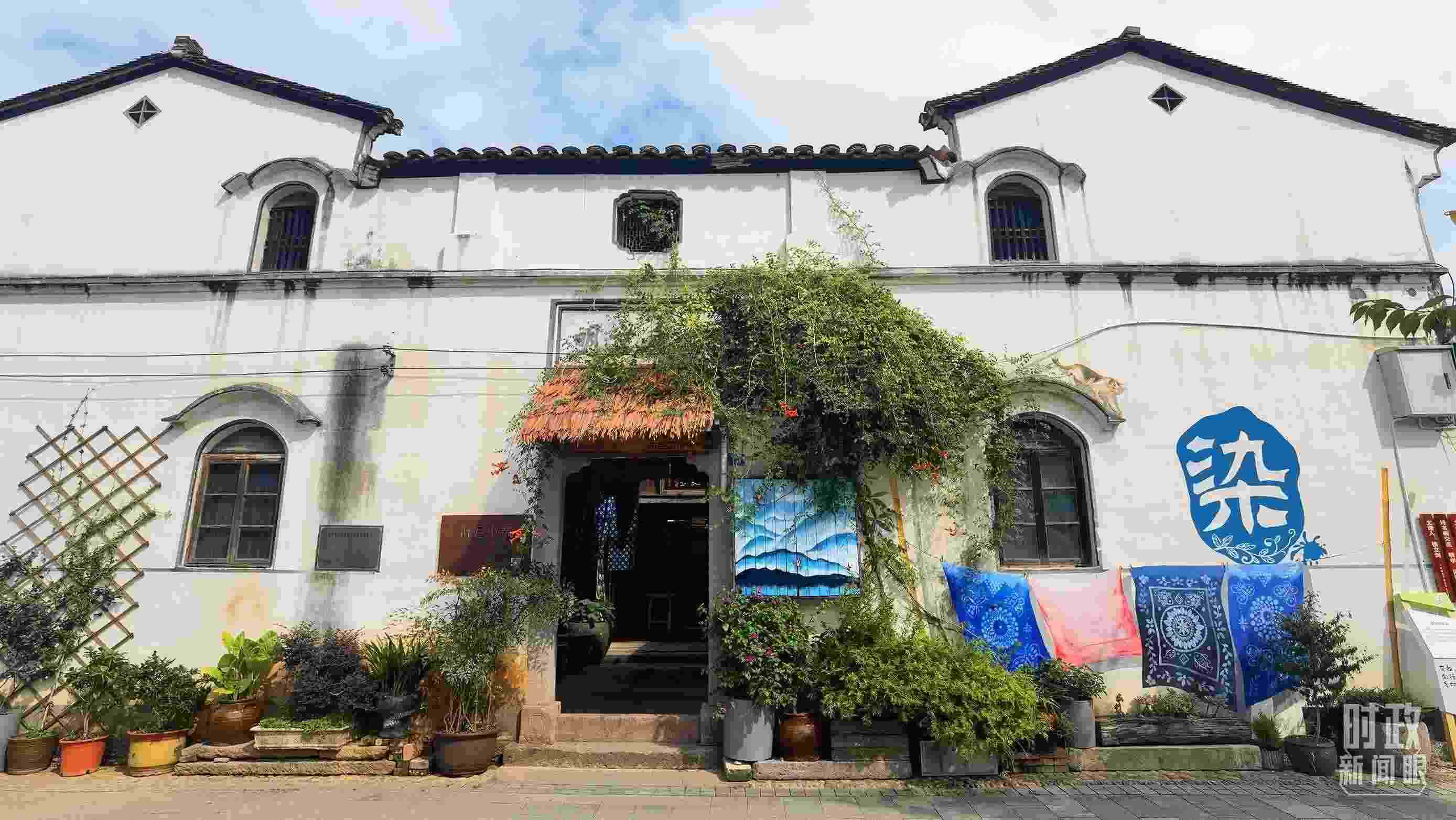 △李祖村的藝術(shù)染坊。（總臺央視記者周志國拍攝）