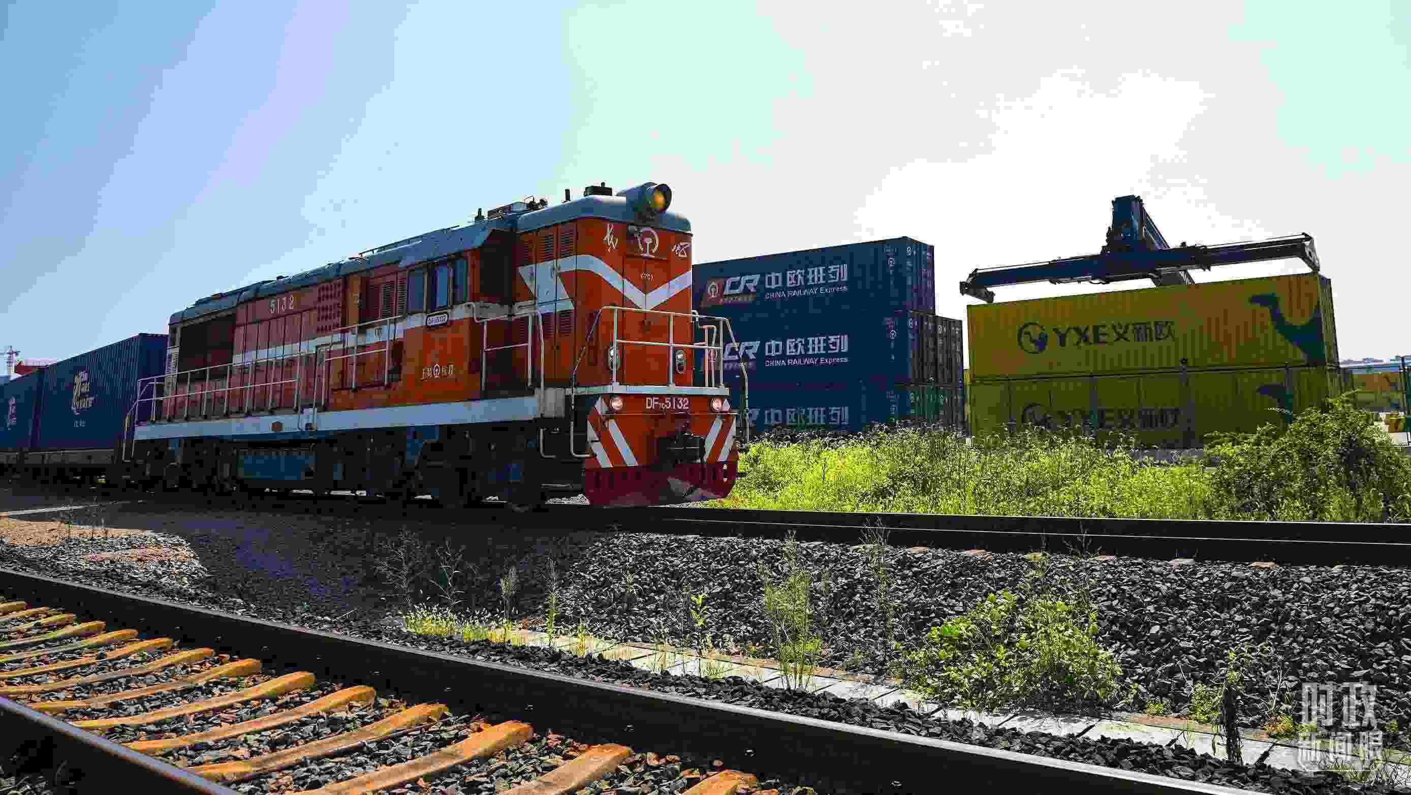 △“義新歐”中歐班列。（總臺(tái)國(guó)廣記者李晉拍攝）