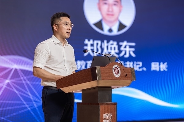  溫州市教育局黨委書記、局長鄭煥東講話。溫州市教育局供圖