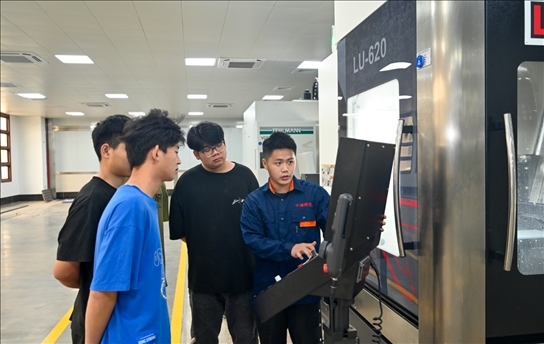 學(xué)生們正在實(shí)操學(xué)習(xí)。受訪單位供圖