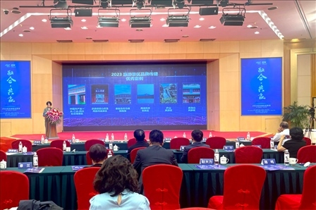 現(xiàn)場(chǎng)發(fā)布《2023旅游景區(qū)品牌傳播優(yōu)秀案例》。人民網(wǎng)記者 劉微攝