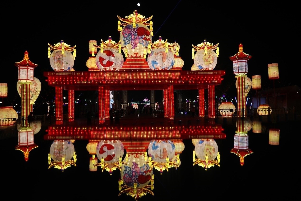 中秋國慶期間，南岳祝融文旅小鎮(zhèn)舉辦祝融花燈節(jié)。曹正平攝