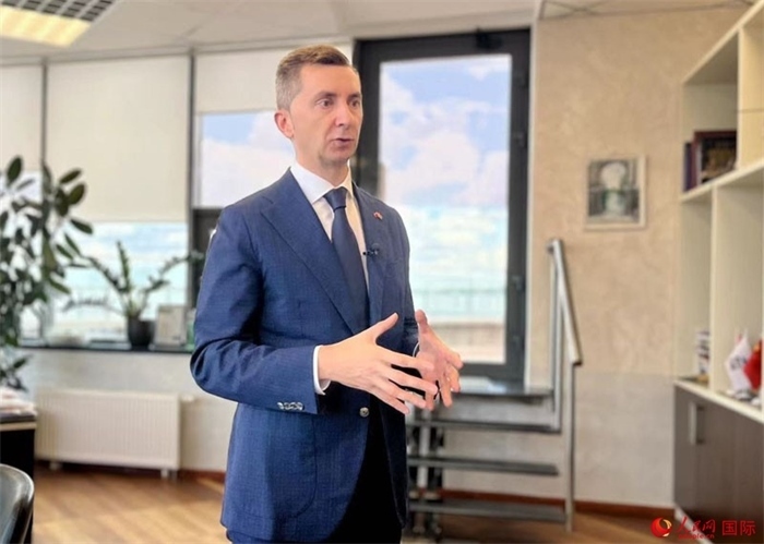 中白工業(yè)園開發(fā)公司第一副總經(jīng)理基里爾·卡羅杰耶夫接受人民網(wǎng)記者采訪。人民網(wǎng)記者 朱虹攝