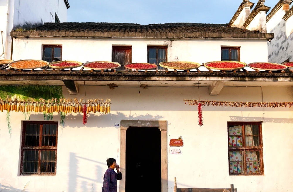 婺源縣王村石門自然村一角（2023年10月11日攝）。