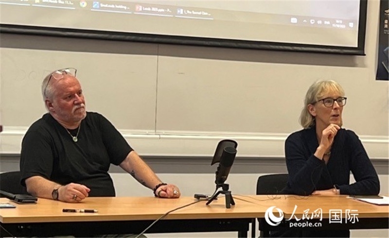 翻譯家韓斌、普華杰與師生交流 攝影 實(shí)習(xí)生王雪珊