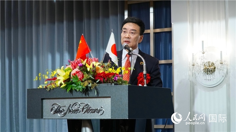在日中國企業(yè)協(xié)會會長王家馴致祝酒詞。人民網(wǎng) 蔣曉辰攝
