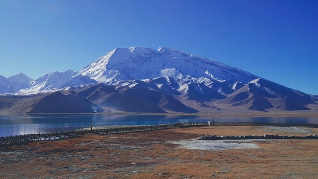 喀拉庫勒湖。中國鐵路烏魯木齊局集團有限公司供圖