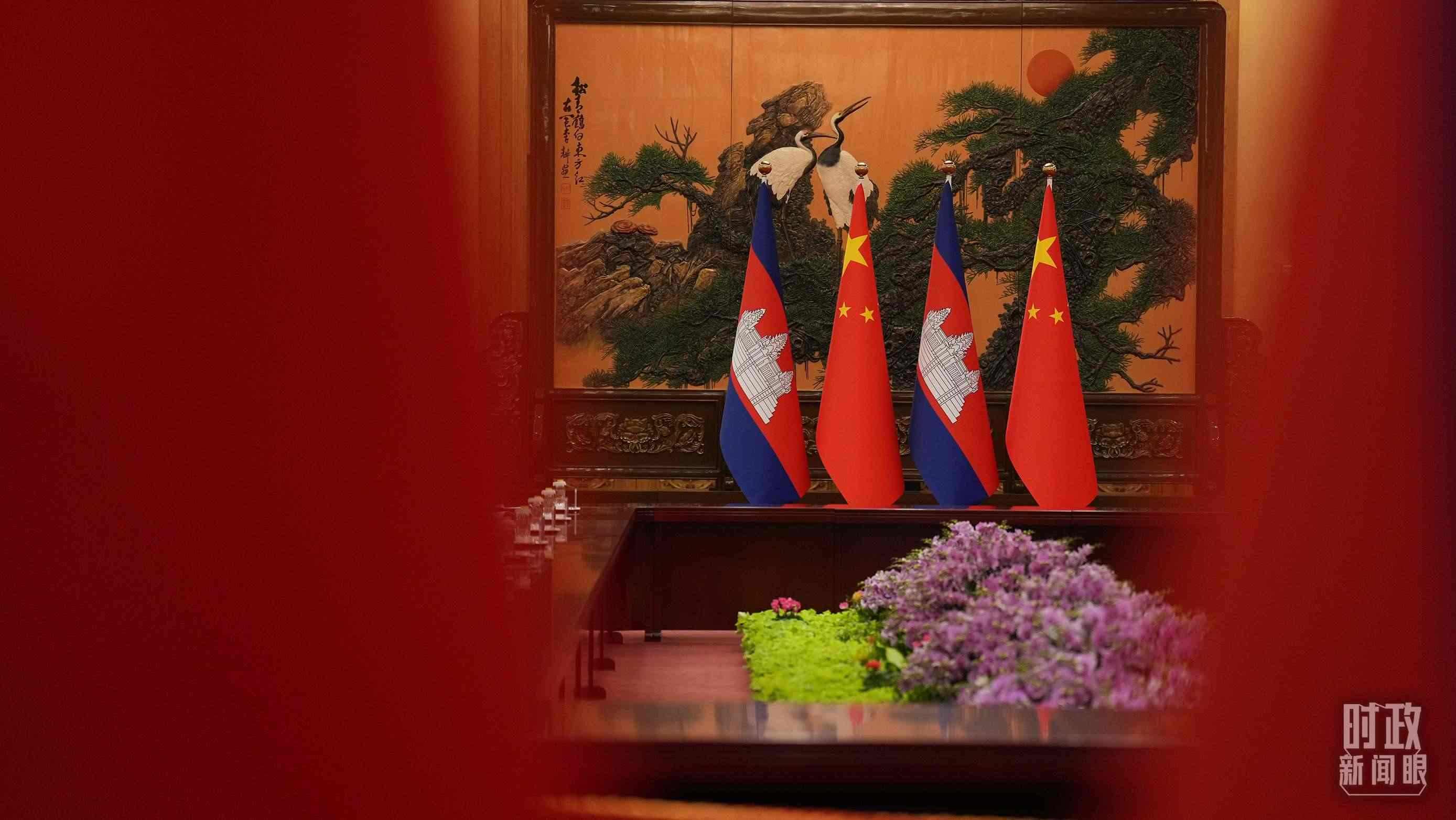 △人民大會堂，中柬兩國領導人會見現(xiàn)場。（總臺國廣記者李晉拍攝）