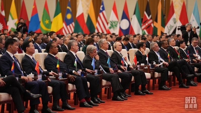 △18日上午，外方領導人在開幕式上聆聽習近平主席主旨演講。（總臺國廣記者李晉拍攝）