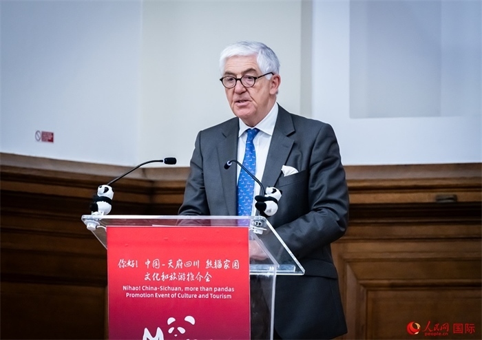 英中商業(yè)發(fā)展中心主席約翰·麥克萊恩致辭。人民網 郭錦標攝