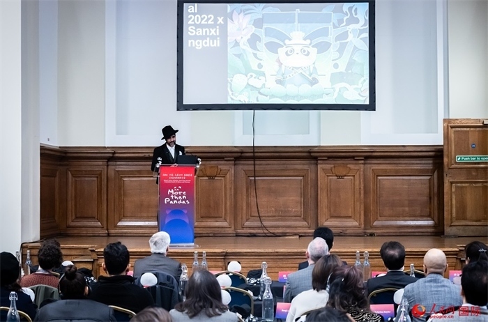 城市建筑與文化創(chuàng)意設計師卡姆·帕尼薩講述他和四川的故事。人民網 郭錦標攝