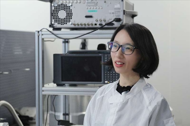 李婧在中國科學院紫金山天文臺毫米波和亞毫米波技術實驗室。（受訪者供圖）