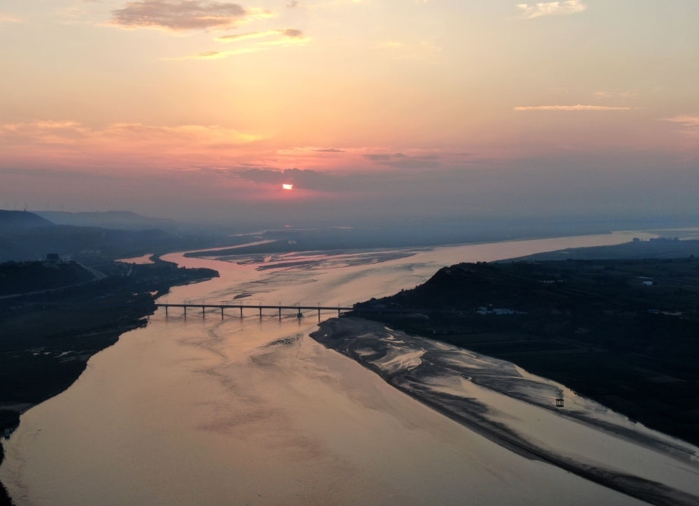  豫陜交界附近拍攝的黃河景色（2020年9月7日攝，無人機照片）。新華社記者 郝源 攝