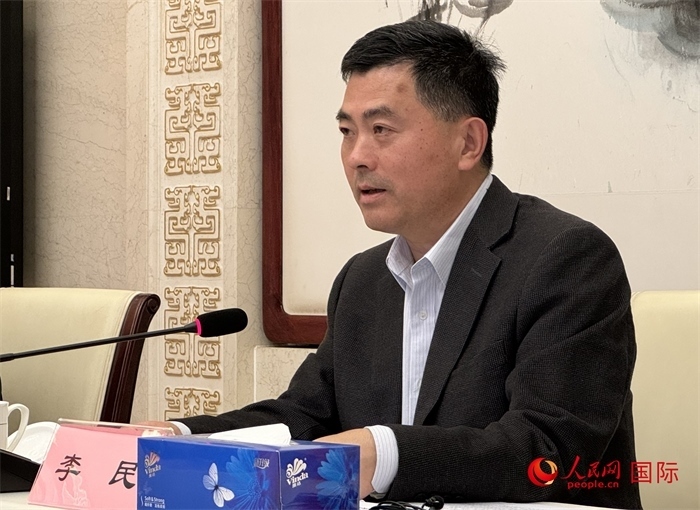 10月31日，歐美同學(xué)會(huì)秘書(shū)長(zhǎng)李民在第五屆中法文化論壇媒體吹風(fēng)會(huì)上講話。（人民網(wǎng) 謝瑩攝）