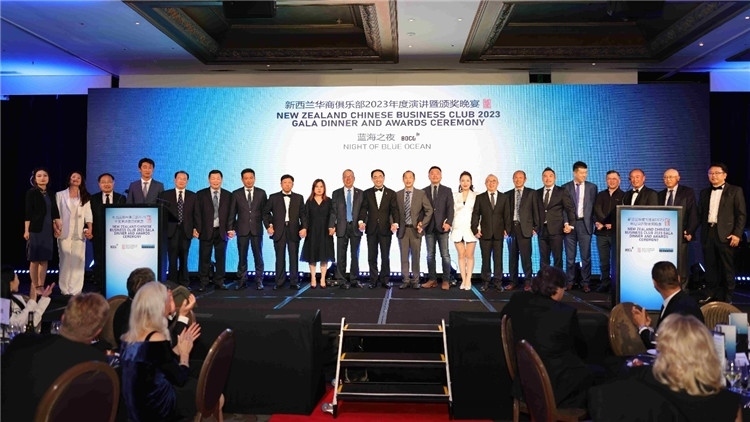 新西蘭華商聯(lián)合總會首批會員代表上臺亮相。攝影：張凱