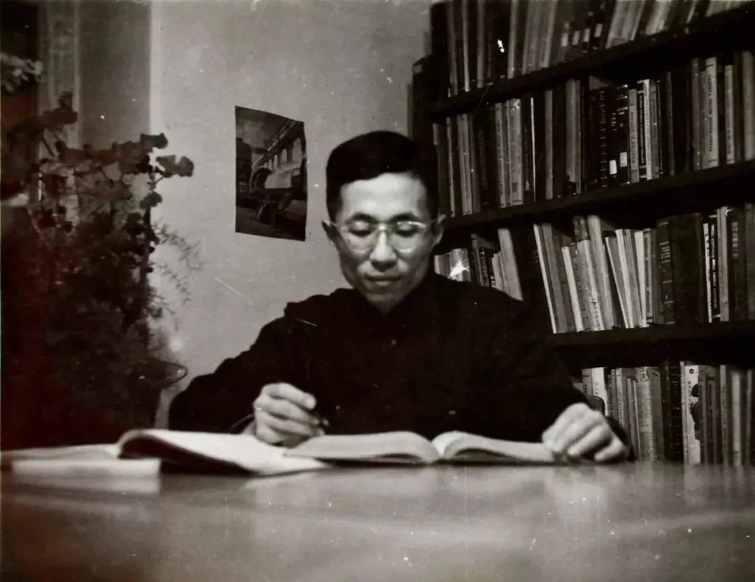 青年時(shí)期的秦裕琨。哈爾濱工業(yè)大學(xué)供圖