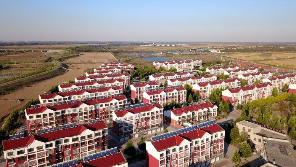 山東省東營(yíng)市墾利區(qū)楊廟社區(qū)（2021年10月17日攝，無(wú)人機(jī)照片）。新華社記者 郭緒雷 攝