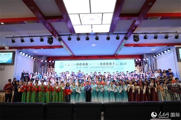 獲獎(jiǎng)選手合影。人民網(wǎng)記者 孫廣勇攝