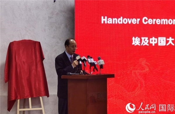 中國(guó)駐埃及大使館教育公參盧春生致辭。人民網(wǎng)記者 沈小曉攝